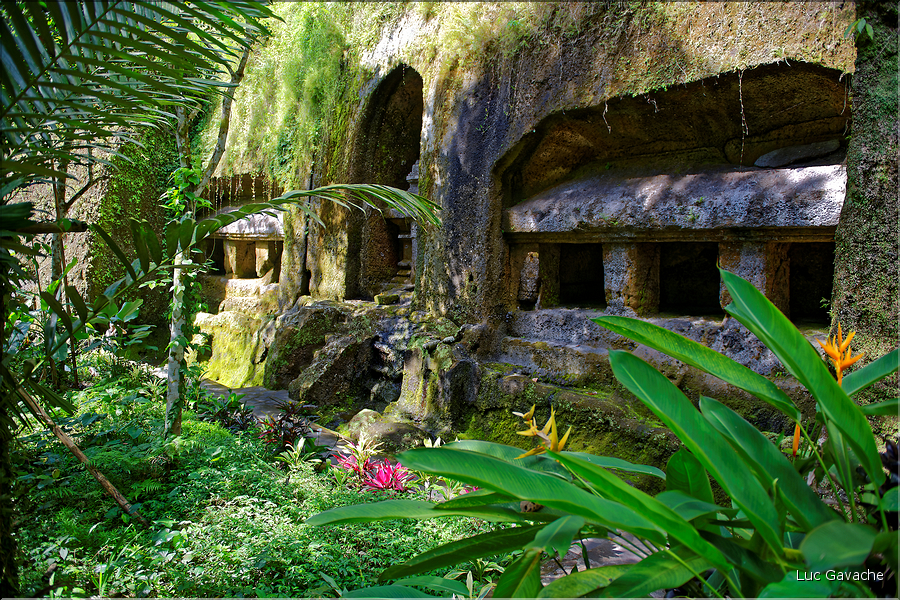 Le temple hindoue de Gunung Kawi se trouve au fond d'une vallée luxuriante. (17)