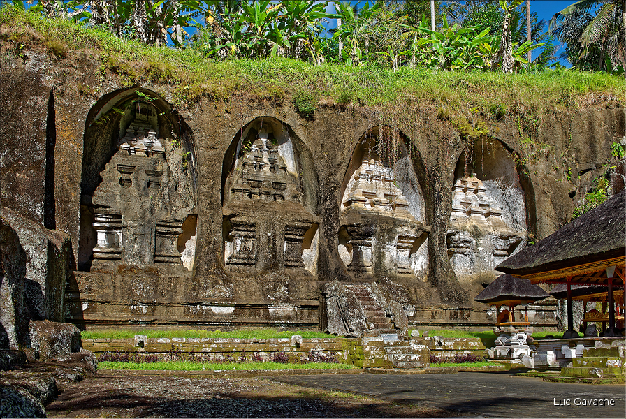 Le complexe religieux de Pura Gunung Kawi abrite des monuments funéraires royaux (nommés Candi) taillés dans le roc (XIe siècle). (3)