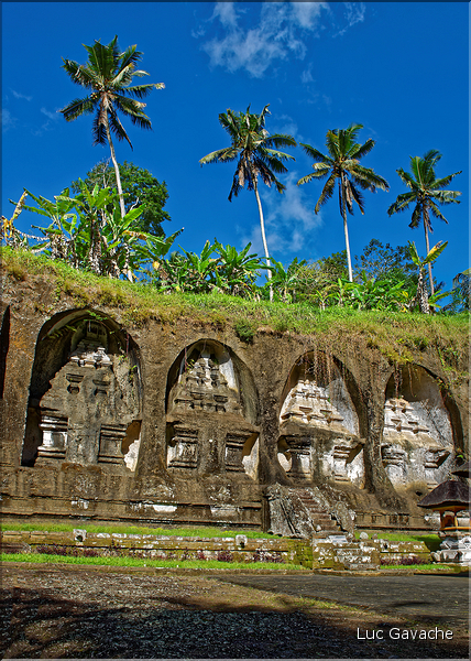 Le complexe religieux de Pura Gunung Kawi abrite des monuments funéraires royaux (nommés Candi) taillés dans le roc (XIe siècle). (4)