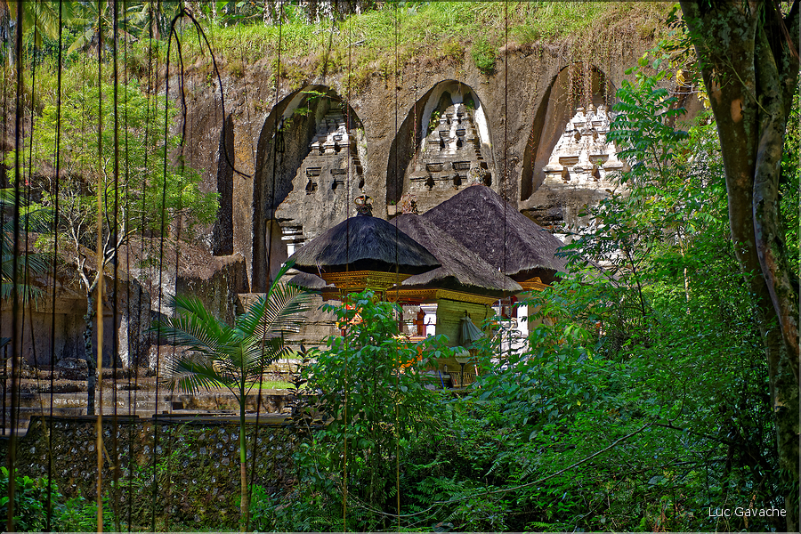 Le complexe religieux de Pura Gunung Kawi abrite des monuments funéraires royaux (nommés Candi) taillés dans le roc (XIe siècle). (9)