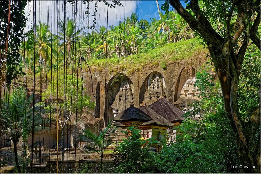 Le complexe religieux de Pura Gunung Kawi abrite des monuments funéraires royaux (nommés Candi) taillés dans le roc (XIe siècle). (10)