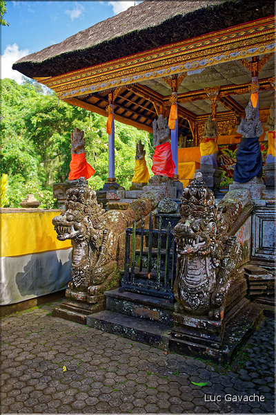 Pura Gunung Kawi est suffisamment étendu pour accueillir de nombreux pèlerins pendant la fête de Galungan. (2)