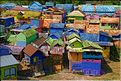 Le quartier de Jodipan dans la ville de Malang était voué à la destruction, sauf que des étudiants en communication ont décider de le repeindre avec des couleurs vives en 2016. (11)