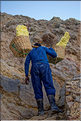 Il faut cependant le remonter à dos d'homme, ce qui n'est pas choses aisées (Kawah Ijen). (22)