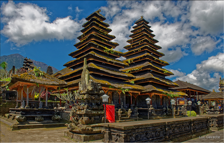 Besakih ne compte pas moins de 23 temples, les plus anciens dateraient du VIIIe siècle. (3)
