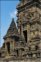 Prambanan, qui fut édifié entre 835 et 856, détient les restes du roi Mataram Balittung du royaume de Mataram qui régnait sur le centre de Java. (1)