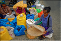Un des marchés les plus renommés du pays Toraja est celui de Bolu. (2)