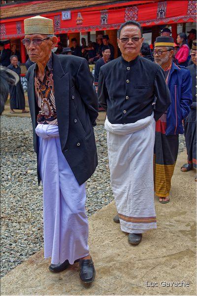 Lors de la cérémonie funéraire, la famille proche fera plusieurs processions... (3)
