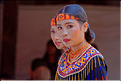 Les jeunes de la famille ont revêtu la tenue traditionnelle Toraja. (4)