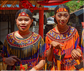 Les jeunes de la famille ont revêtu la tenue traditionnelle Toraja. (8)