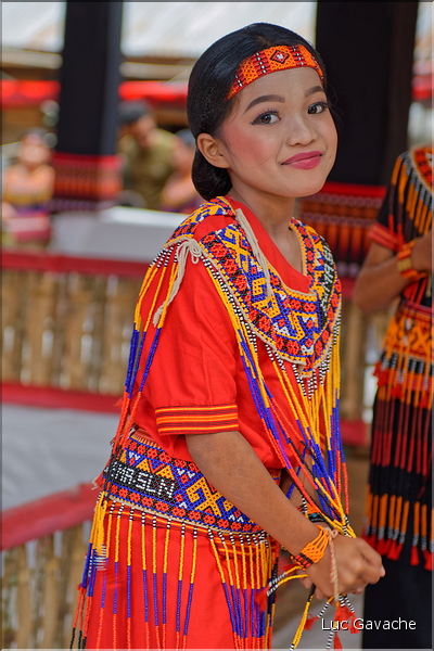 Les jeunes de la famille ont revêtu la tenue traditionnelle Toraja. (15)