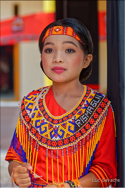 Les jeunes de la famille ont revêtu la tenue traditionnelle Toraja. (18)