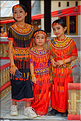 Les jeunes de la famille ont revêtu la tenue traditionnelle Toraja. (23)