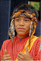 Les jeunes de la famille ont revêtu la tenue traditionnelle Toraja. (25)