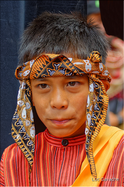 Les jeunes de la famille ont revêtu la tenue traditionnelle Toraja. (27)