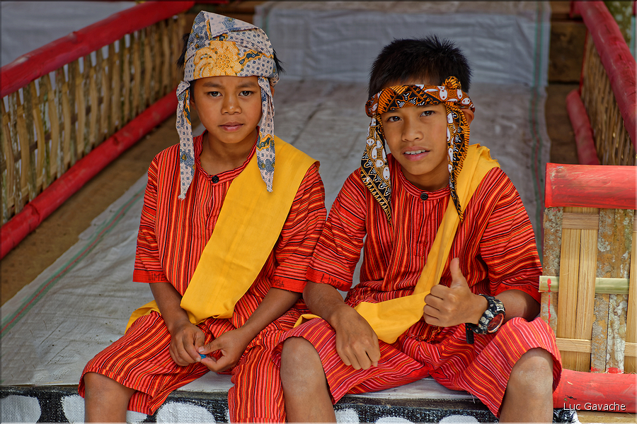 Les jeunes de la famille ont revêtu la tenue traditionnelle Toraja. (29)