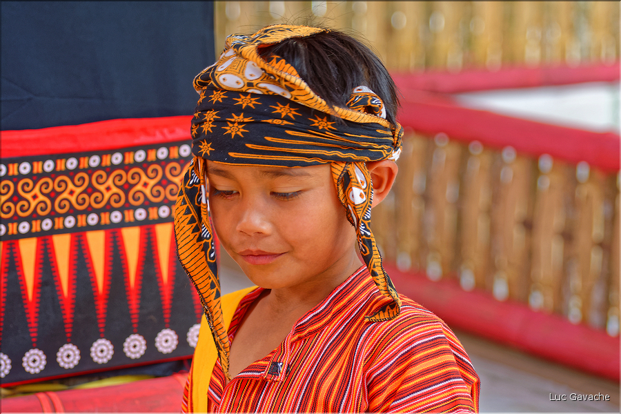 Les jeunes de la famille ont revêtu la tenue traditionnelle Toraja. (30)