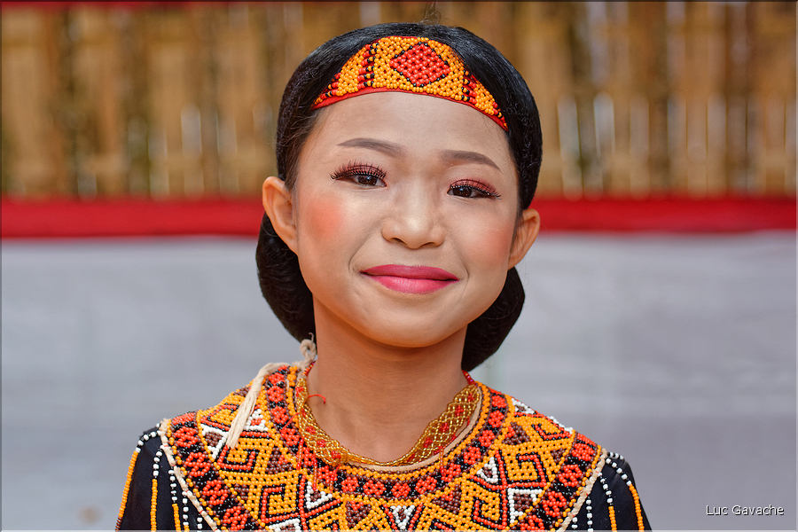 Les jeunes de la famille ont revêtu la tenue traditionnelle Toraja. (32)