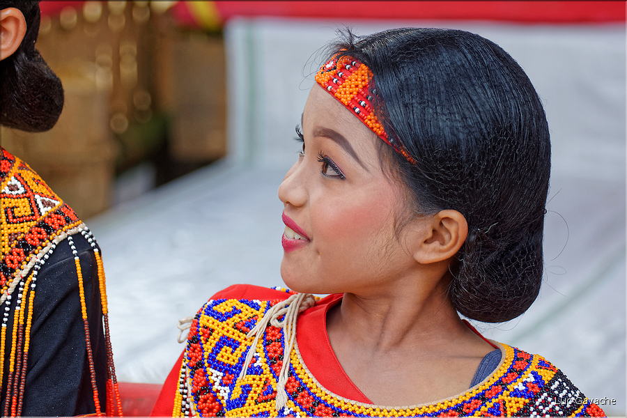 Les jeunes de la famille ont revêtu la tenue traditionnelle Toraja. (33)