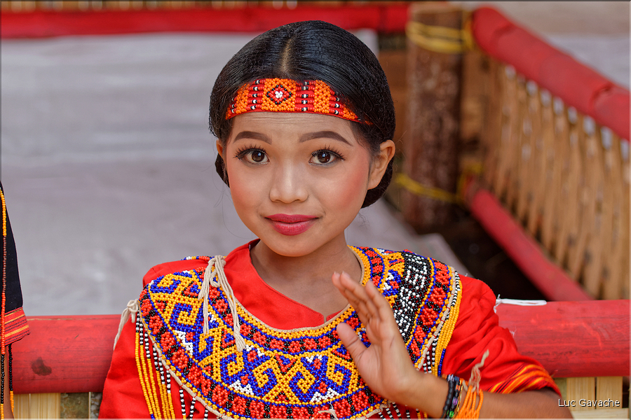 Les jeunes de la famille ont revêtu la tenue traditionnelle Toraja. (35)