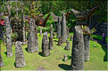 Le site de Bori possède de nombreux menhirs qui matérialisent les différentes funérailles. (9)