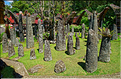 Le site de Bori possède de nombreux menhirs qui matérialisent les différentes funérailles. (11)