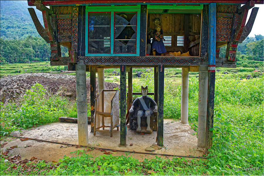 Autres sites funéraires dans le pays Toraja. (4)