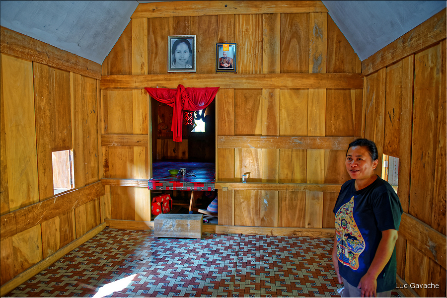 Les très originales maisons Toraja qui semblent rappeler les cornes des buffles (Rantepao). (17)
