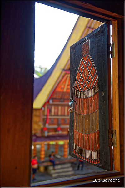 Les très originales maisons Toraja qui semblent rappeler les cornes des buffles (Rantepao). (20)