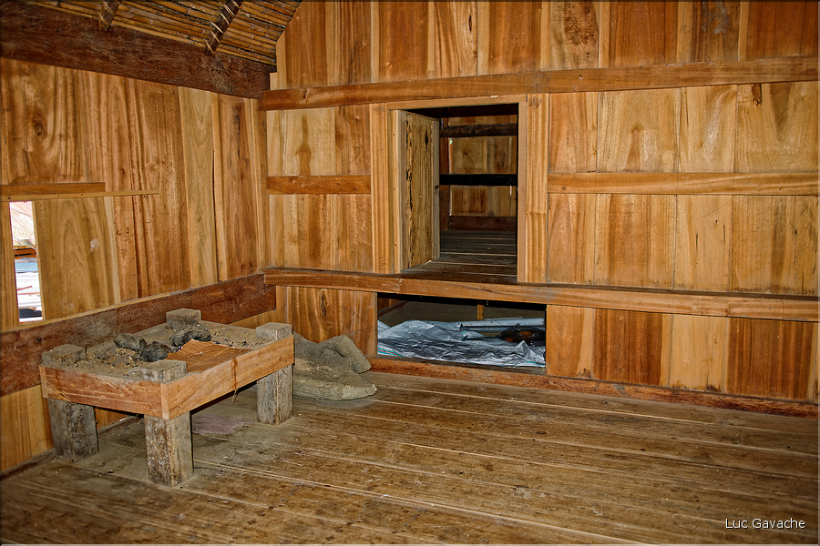 L'intérieur d'une maison Toraja dans le village de Kete Kesu. (2)