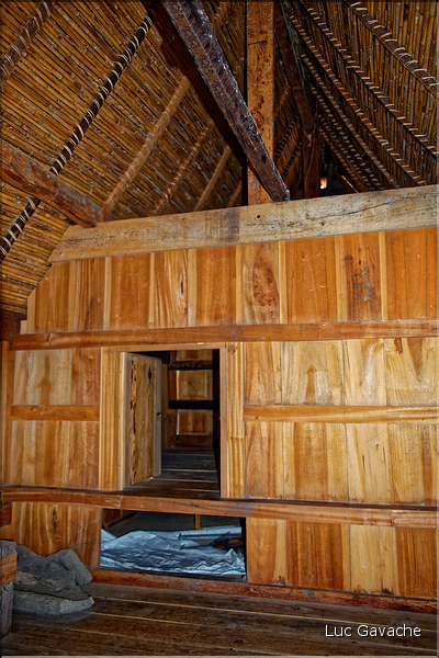 L'intérieur d'une maison Toraja dans le village de Kete Kesu. (3)