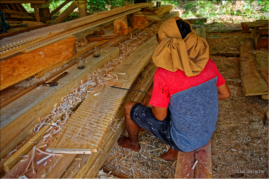 Chantier de construction dune maison Toraja. (3)