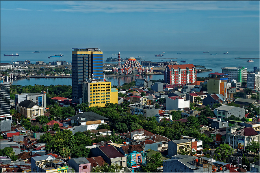 Makassar est la capitale des îles Sulawesi. (1)