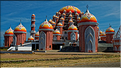 LIndonésie est le premier pays musulman de la planète en nombre de pratiquants, ici la mosquée aux 99 dômes de Makassar dans le sud des Sulawesi. (6)