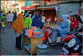 Scènes de vie dans les rues de Makassar. (9)