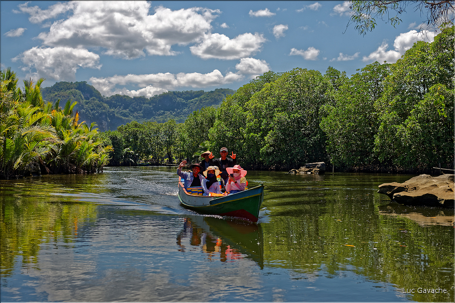 Remonter de la rivière Pute dans l'univers karstique de Ramang Ramang. (2)