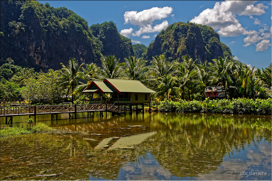 Le village de Berua dans la magnifique région karstique de Ramang Ramang. (1)