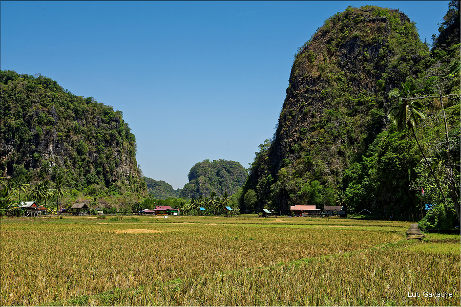 Le village de Berua dans la magnifique région karstique de Ramang Ramang. (26)