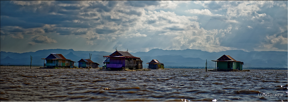Le lac Tempe abrite la communauté des pêcheurs Bugi qui vivent sur des maisons flottantes. (1)