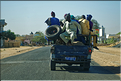 Différents moyens de transport sur la route entre le Ferlo et la ville de Touba. (10)