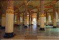 Touba, ville sainte du mouridisme, abrite l'impressionnante mosquée qui fut inaugurée en 1963. (7)