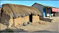 Les exploitants de la  région habitent sur les hauteurs dans des maisons traditionnelles. (9)