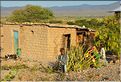 Les exploitants de la  région habitent sur les hauteurs dans des maisons traditionnelles. (16)