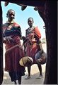 Après la traite, elles retournent dans leur maison et vaquent à leurs occupations. (5)
