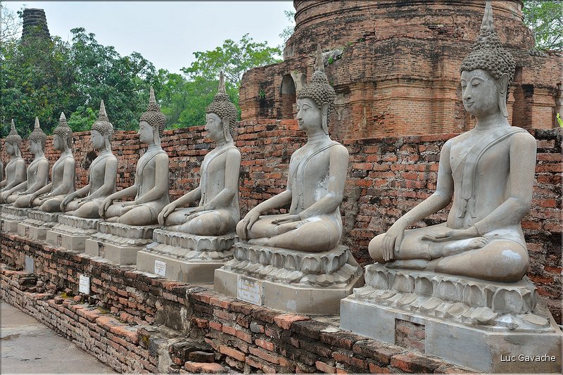 Le Wat Yai Chai Mongkon d'Ayatthaya fut érigé en 1592. (15)