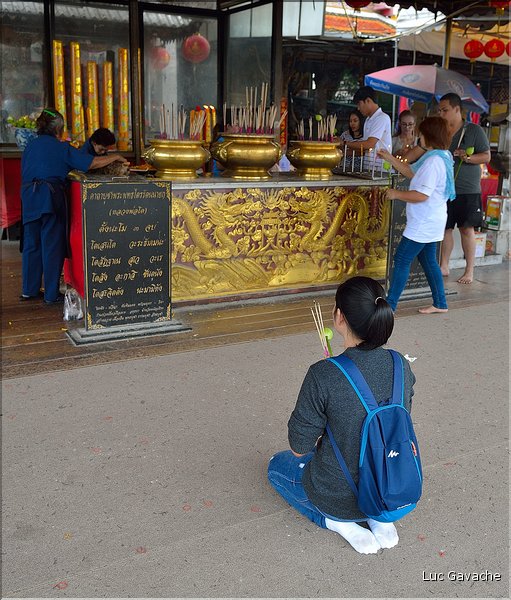 Le Wat Panan Choeng abrite un Bouddha de 19 mètres de haut, daté de 1325. (5)