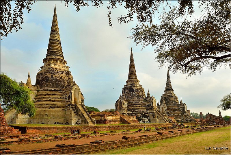 D'inspitation Sri-Lankaise, le Wat Phra Sri Sanphet d'Ayatthaya date de la fin du XV ème siècle. (1)