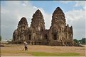 Plus au nord, Lopburi possède également des vestiges de style Khmère. (1)