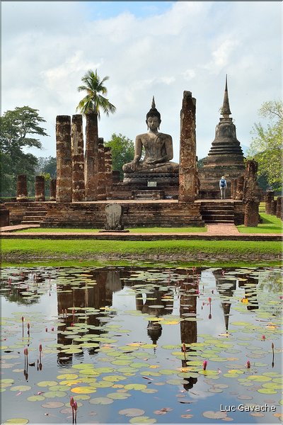 Wat Mahathat était réservé à la famille royale, lorsque Sukhotha était la capitale du royaume du Siam à partir du début du XIII ème siècle. (4)