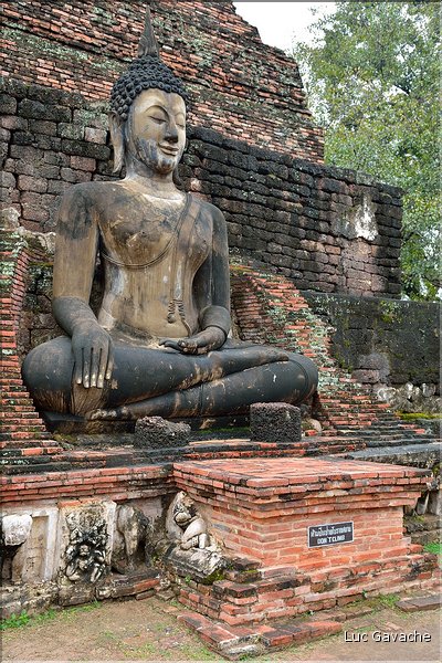 Wat Mahathat était réservé à la famille royale, lorsque Sukhotha était la capitale du royaume du Siam à partir du début du XIII ème siècle. (9)